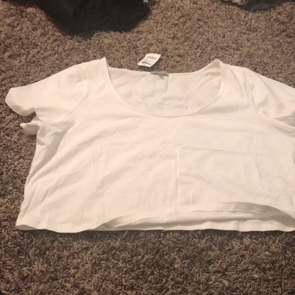 White short sleeve crop top